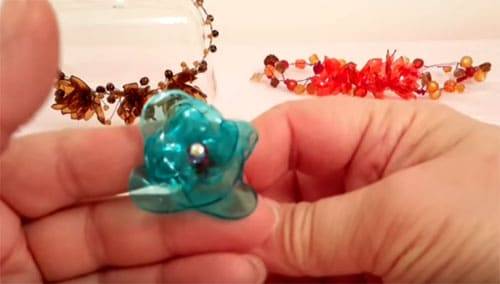 Цветы из пластиковых бутылок — подборка оригинальных идей поделок. Пошаговая инструкция как сделать цветы своими руками + фото-обзоры