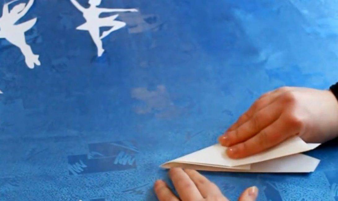 Снежинки из бумаги