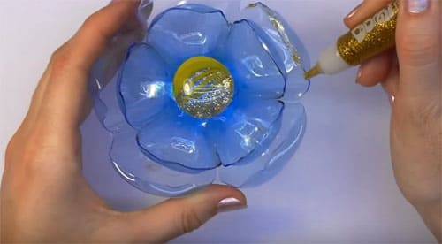 Цветы из пластиковых бутылок — подборка оригинальных идей поделок. Пошаговая инструкция как сделать цветы своими руками + фото-обзоры