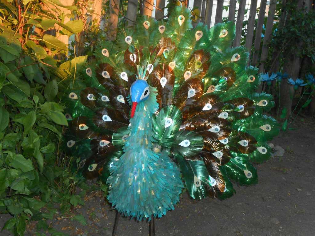 Поделки из пластиковых бутылок — обзоры оригинальных идей. Новинки, пошаговые мастер-классы для начинающих + 120 фото