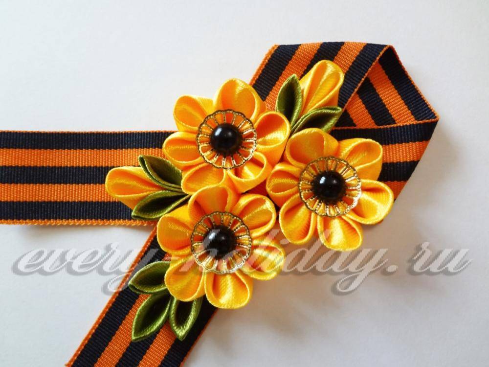 Брошь из лент