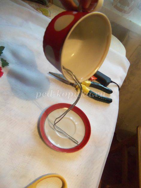 Парящая чашка с цветами канзаши