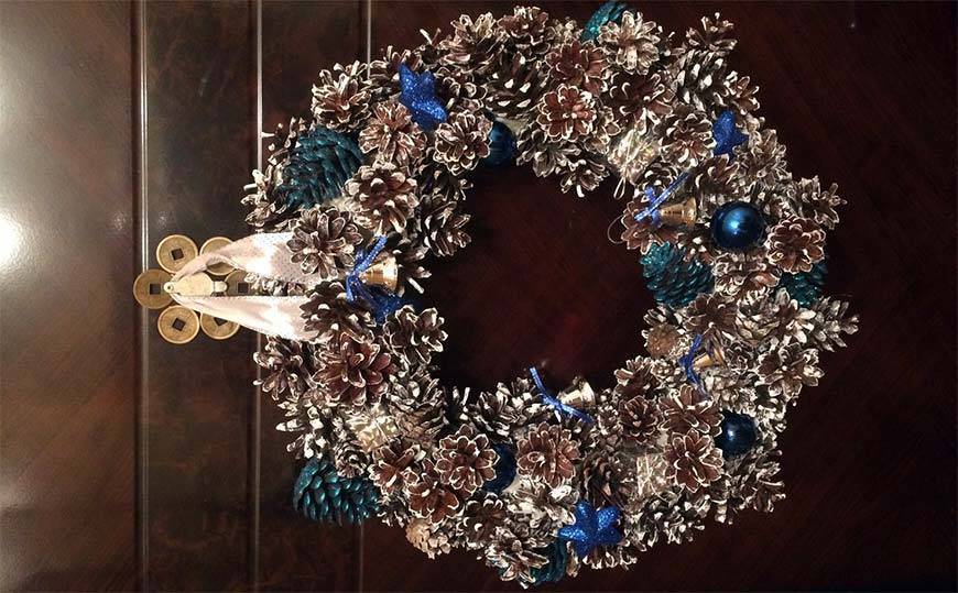 Поделки из шишек и пластилина