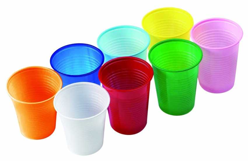 Снеговик из пластиковых стаканчиков