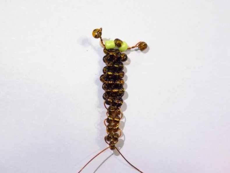 Фиалка из бисера — ТОП-120 фото оригинальных поделок из бисера. Простые схемы плетения фиалки своими руками + пошаговая инструкция