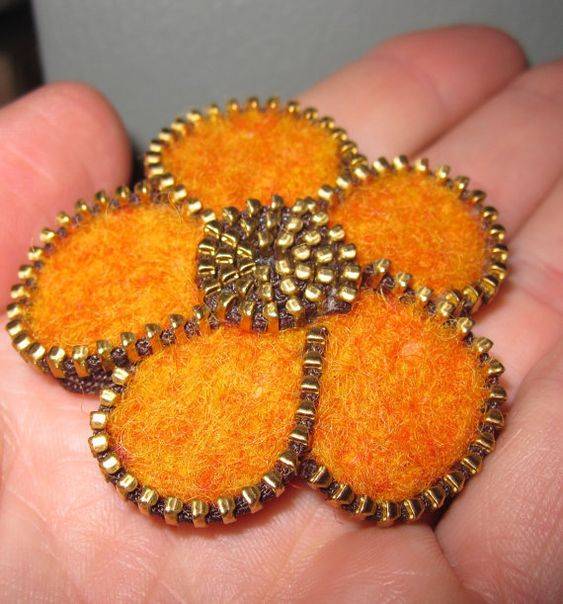 Украшения из молний