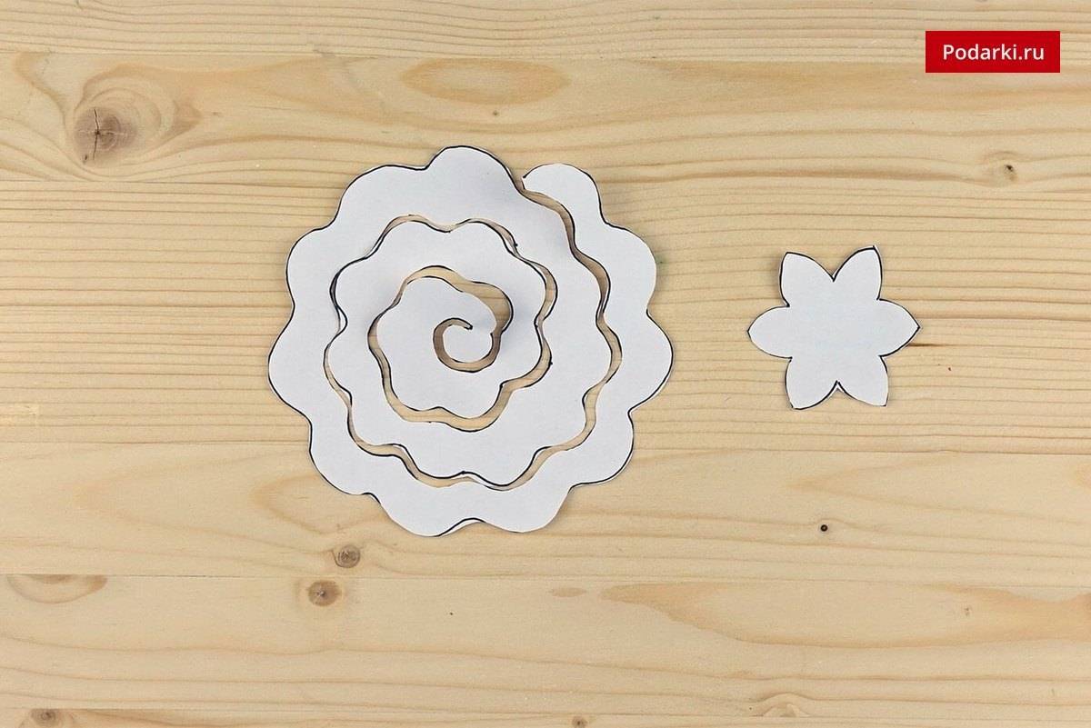 Красивые цветы из ткани