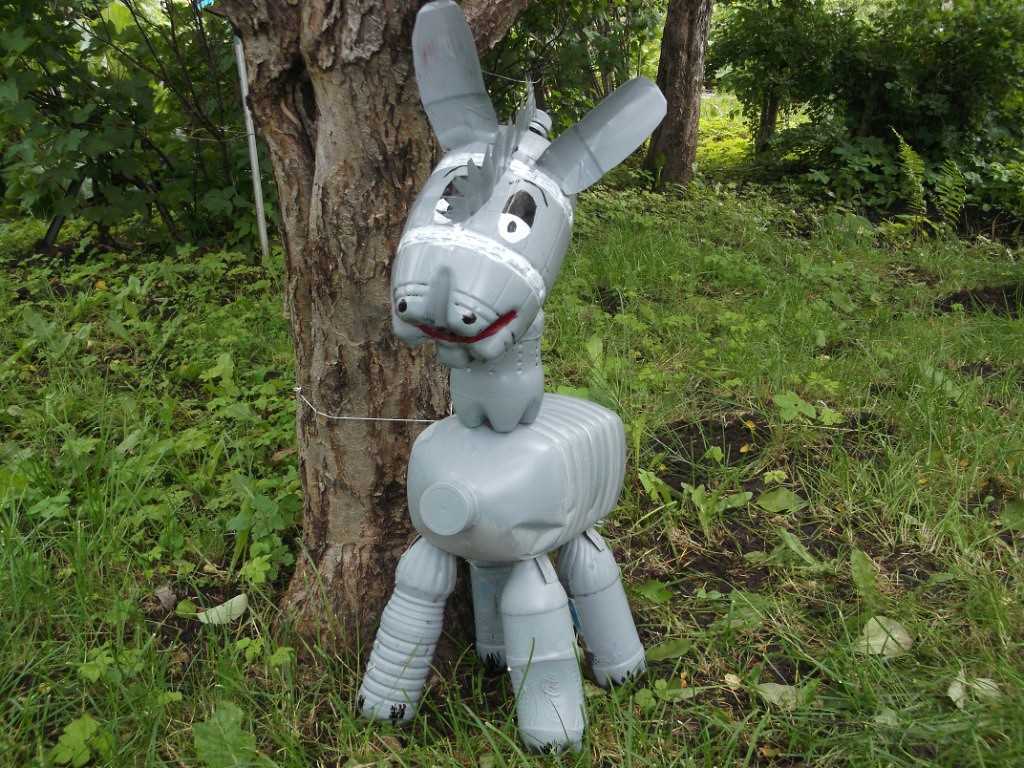 Поделки из пластиковых бутылок — обзоры оригинальных идей. Новинки, пошаговые мастер-классы для начинающих + 120 фото