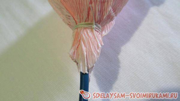 Розы из гофрированной бумаги