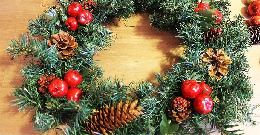 Поделки из шишек и пластилина