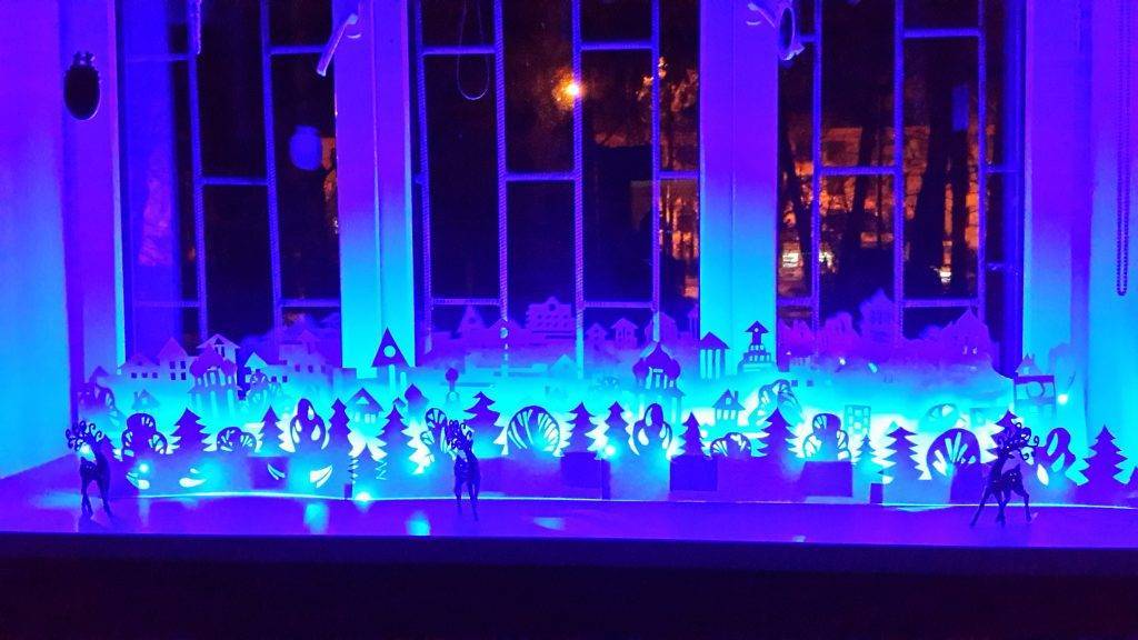 Новогодние вытынанки на окна 2022: 150 фото красивых шаблонов для украшений окон на Новый Год своими руками