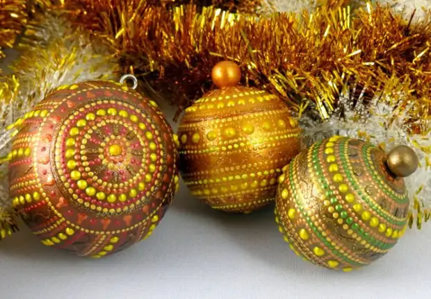 Роспись ёлочных шаров