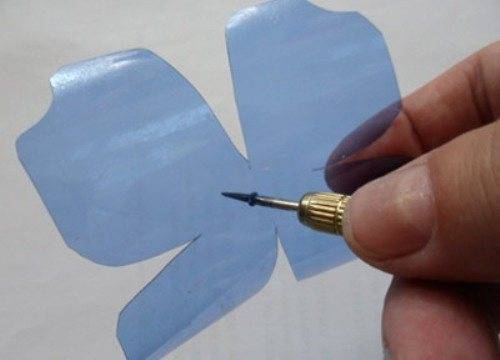 Цветы из пластиковых бутылок — подборка оригинальных идей поделок. Пошаговая инструкция как сделать цветы своими руками + фото-обзоры