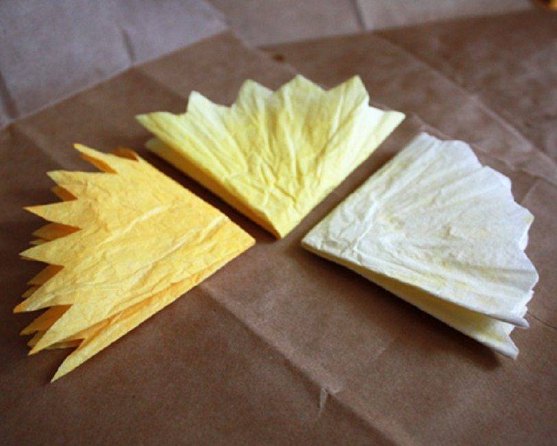 Розы из гофрированной бумаги