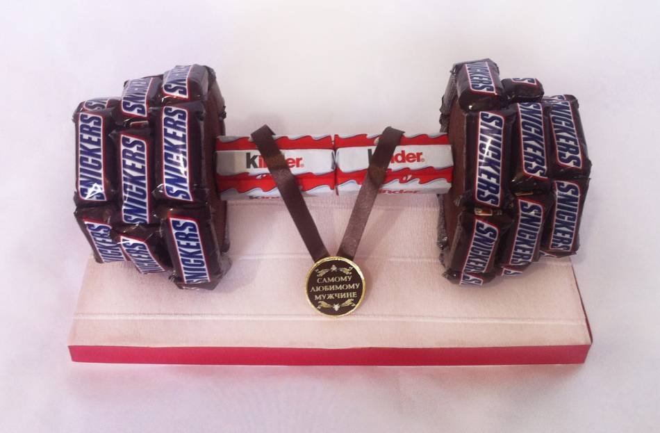 Новогодние поделки из конфет