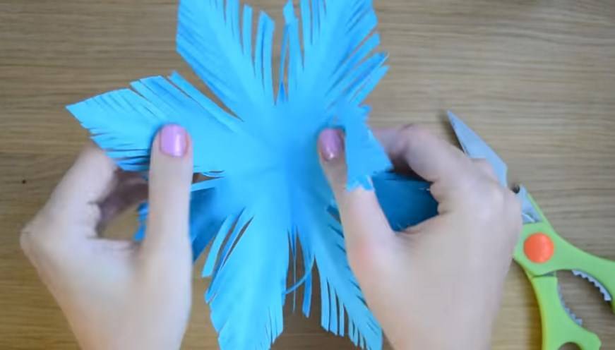 Объемные снежинки из бумаги