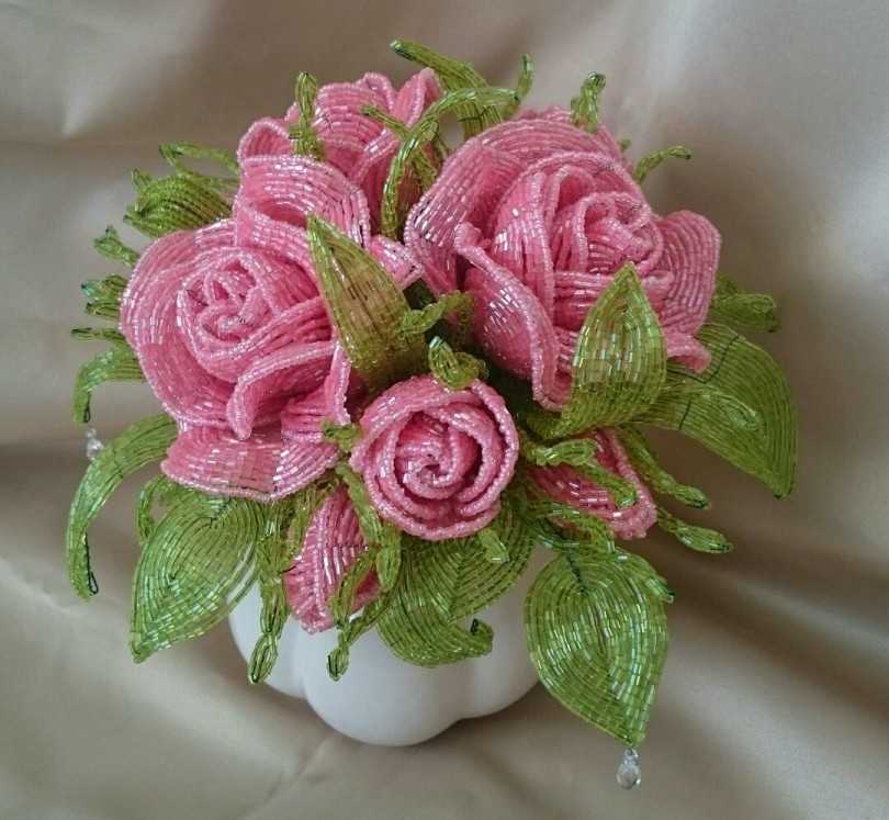 Прекрасные розы из бисера