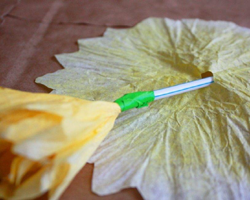 Розы из гофрированной бумаги