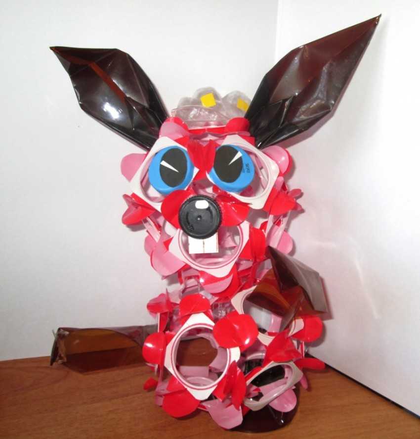 Снеговик из пластиковых стаканчиков